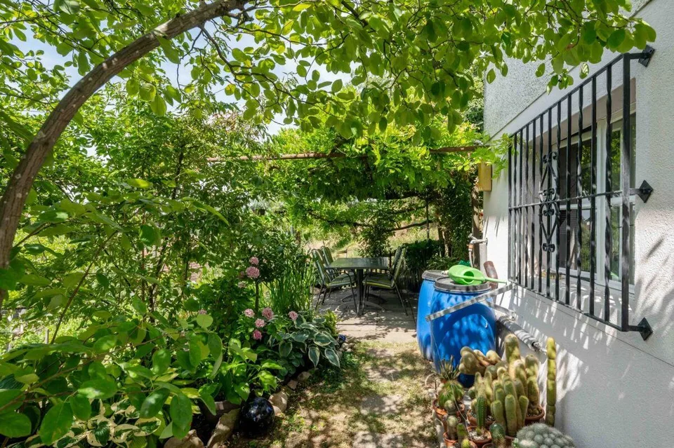 Charming 3.5-room single-family house with idyllic garden