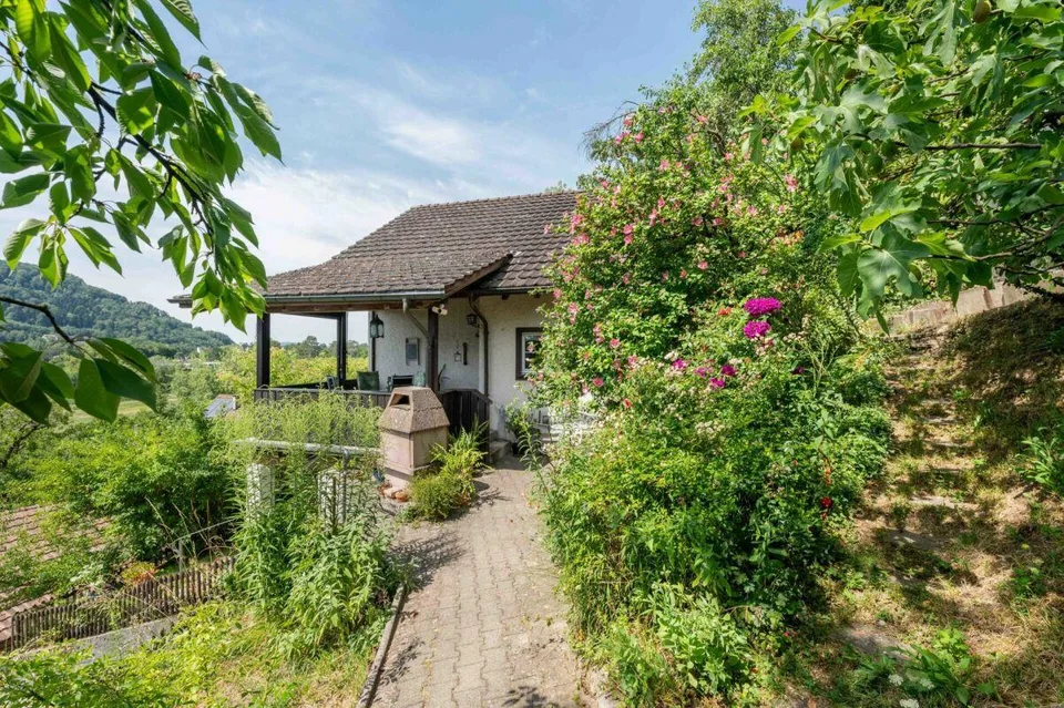 Charming 3.5-room single-family house with idyllic garden