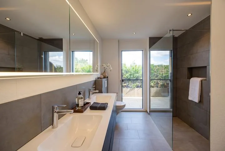 148 M² ATTIKABIJOU MIT 137 M² TERRASSE UND AUSSENSAUNA