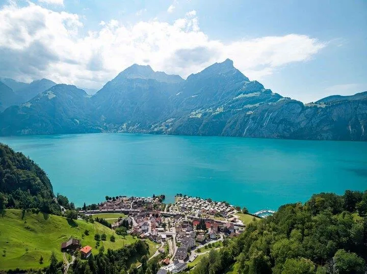 HOCH ÜBER DEM VIERWALDSTÄTTERSEE -  1'393 M² UMSCHWUNG