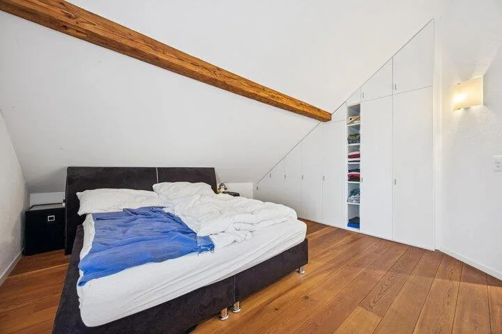 STILVOLLE 3.5 ZIMMER DACHWOHNUNG NÄHE BODENSEE