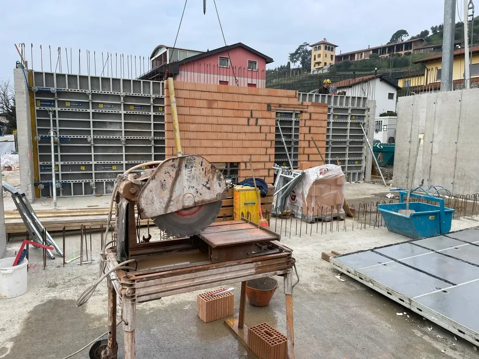 Neue 4.5-Zimmer-Villa mit schönem Garten in Coldrerio