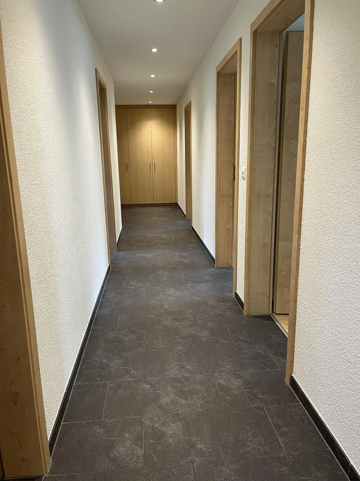Helle 5.5-Zimmer-Wohnung in Seenähe und schöner Aussicht in Lauerz