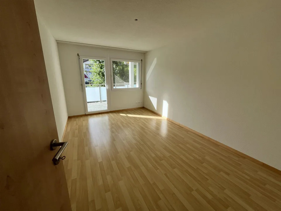 Helle 5.5-Zimmer-Wohnung in Seenähe und schöner Aussicht in Lauerz