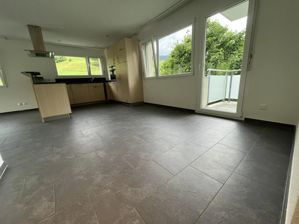 Helle 5.5-Zimmer-Wohnung in Seenähe und schöner Aussicht in Lauerz