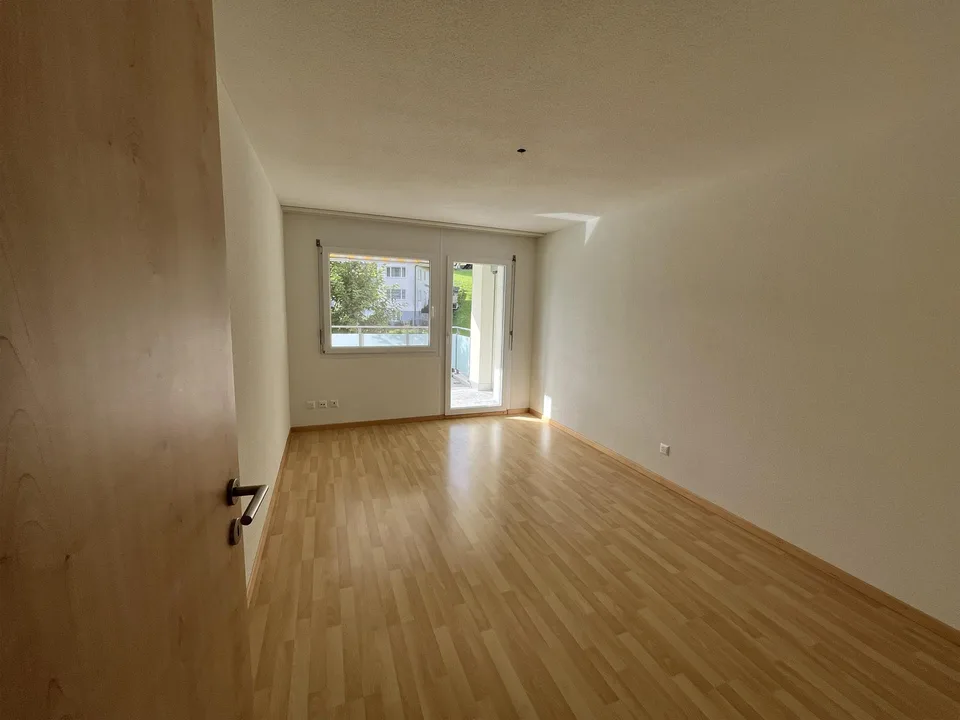 Helle 5.5-Zimmer-Wohnung in Seenähe und schöner Aussicht in Lauerz