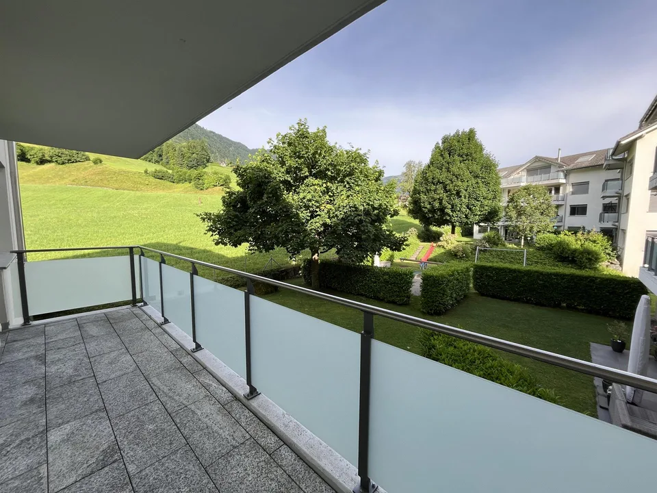Helle 5.5-Zimmer-Wohnung in Seenähe und schöner Aussicht in Lauerz