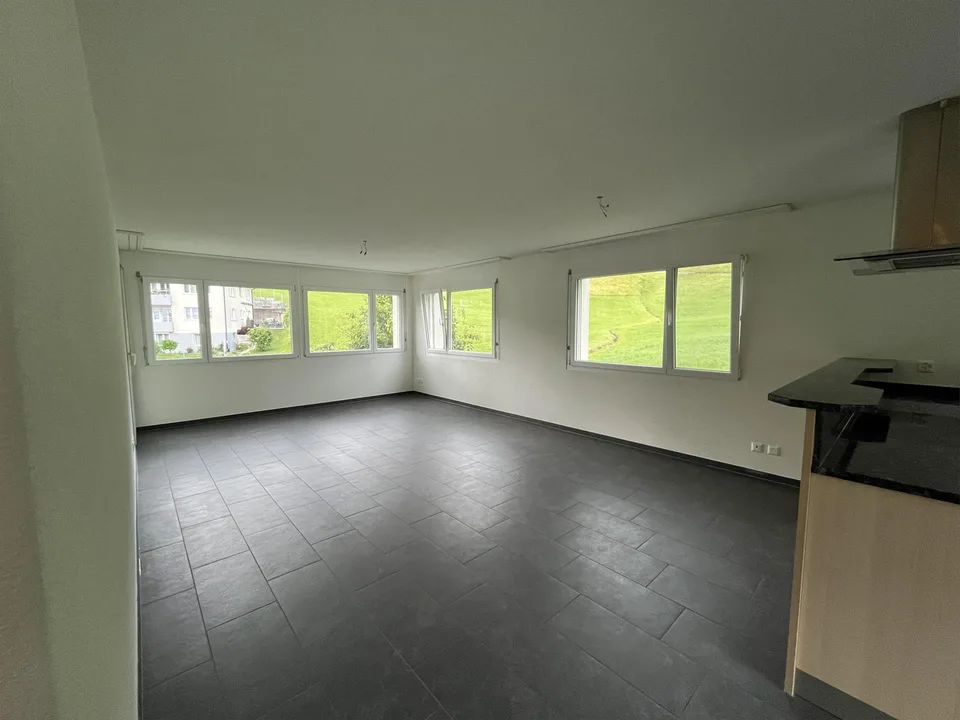 Helle 5.5-Zimmer-Wohnung in Seenähe und schöner Aussicht in Lauerz