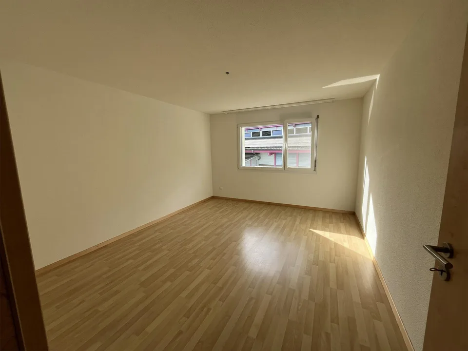Helle 5.5-Zimmer-Wohnung in Seenähe und schöner Aussicht in Lauerz