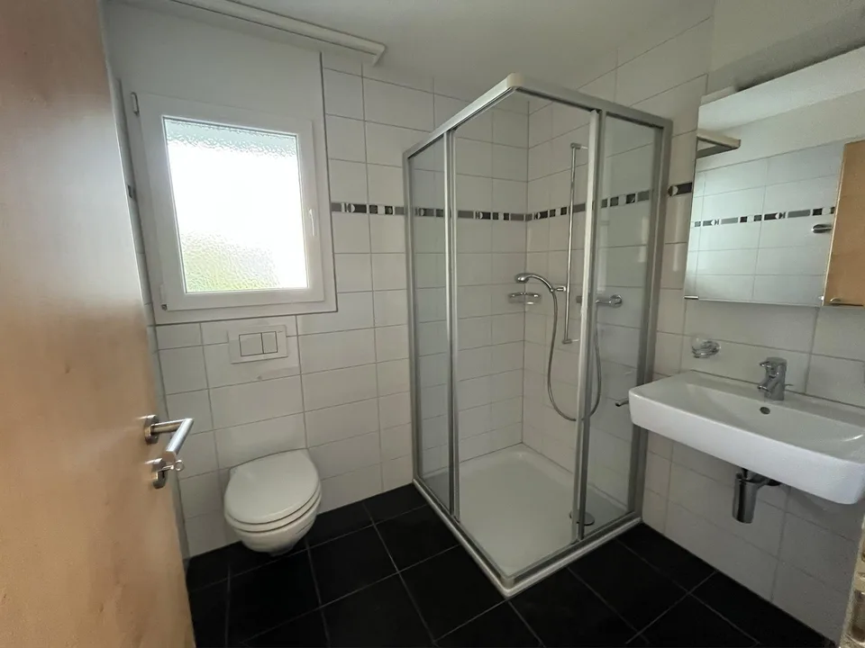 Helle 5.5-Zimmer-Wohnung in Seenähe und schöner Aussicht in Lauerz
