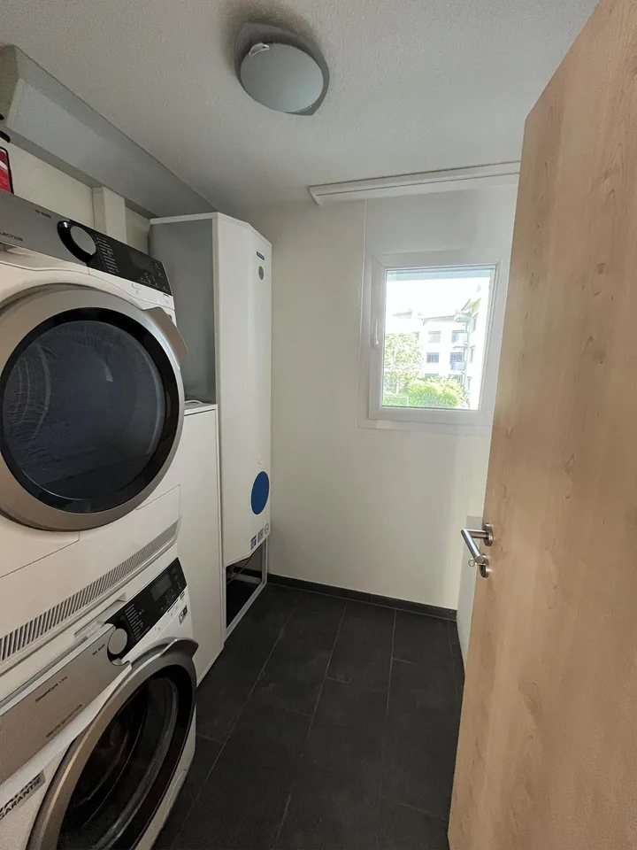 Helle 5.5-Zimmer-Wohnung in Seenähe und schöner Aussicht in Lauerz