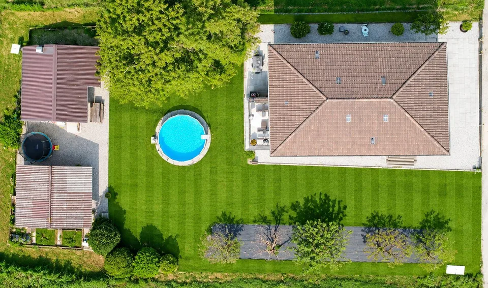 Casa bifamiliare totalmente ristrutturata con ampio terreno a Ligor...