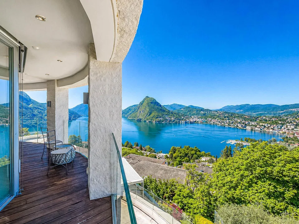 Appartamento duplex di lusso vista lago ad Aldesago