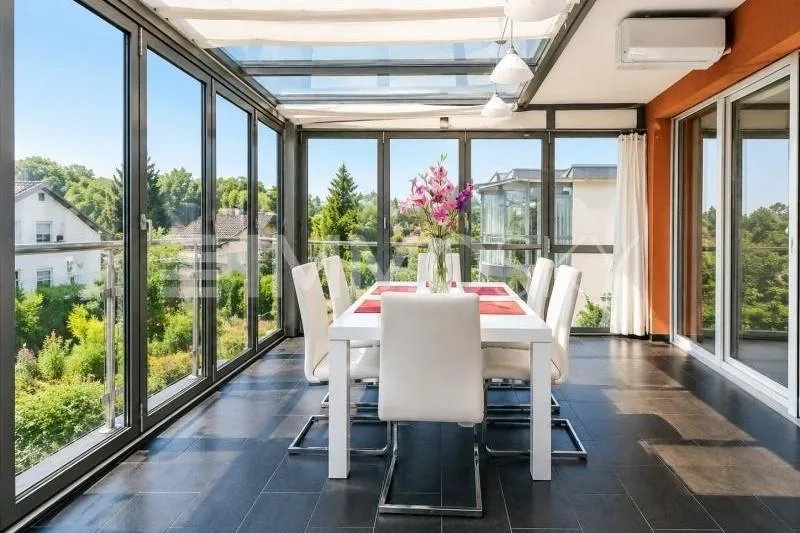 Sonnige Attikawohnung mit spektakulärer Terrasse und Seesicht
