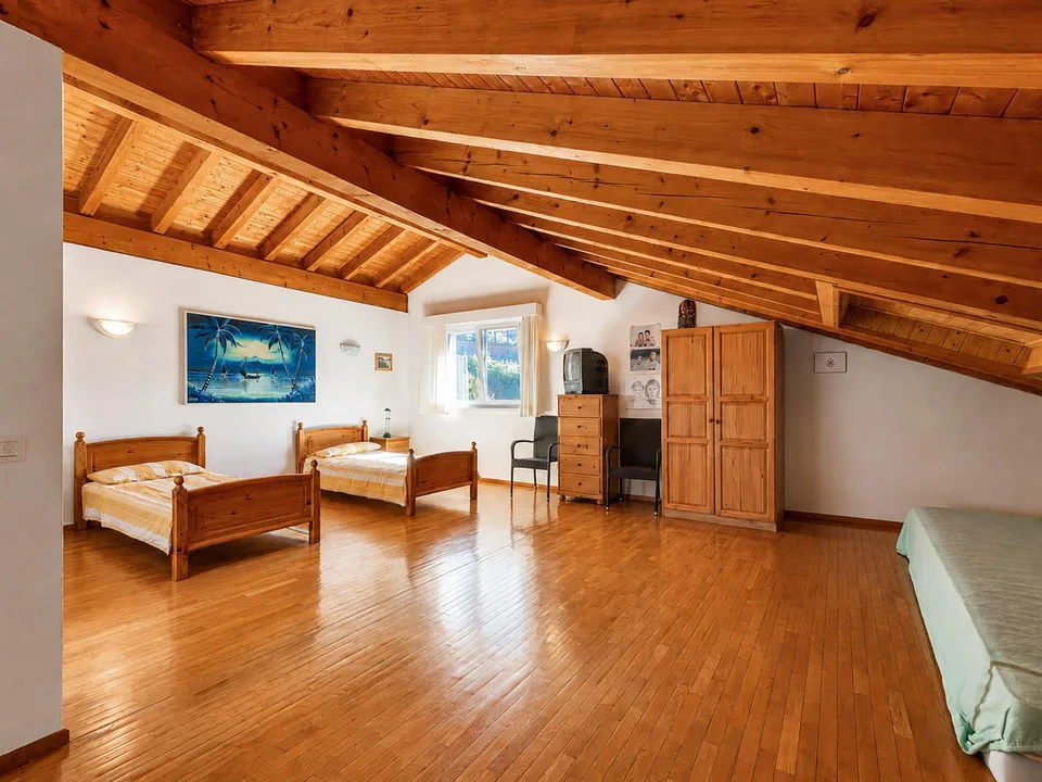 Casa unifamiliare con grande giardino a Gentilino