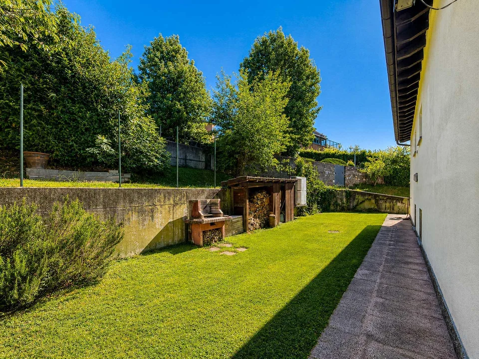 Casa unifamiliare con grande giardino a Gentilino
