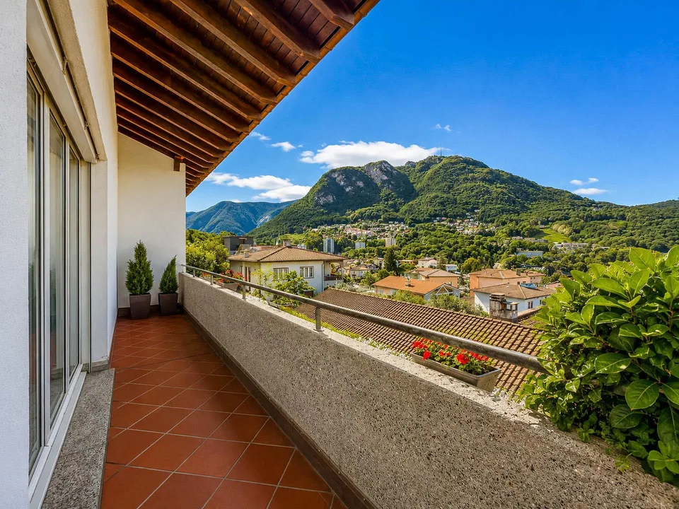Casa unifamiliare con grande giardino a Gentilino