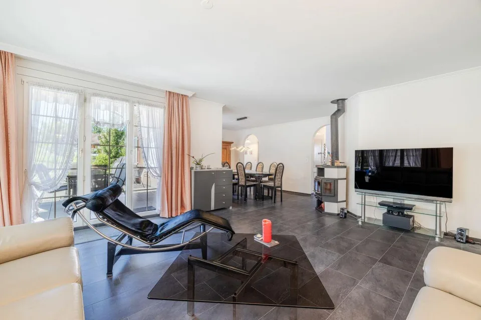 Maison unifamiliale 5,5 pièces avec garage double, grand jardin et jacuzzi
