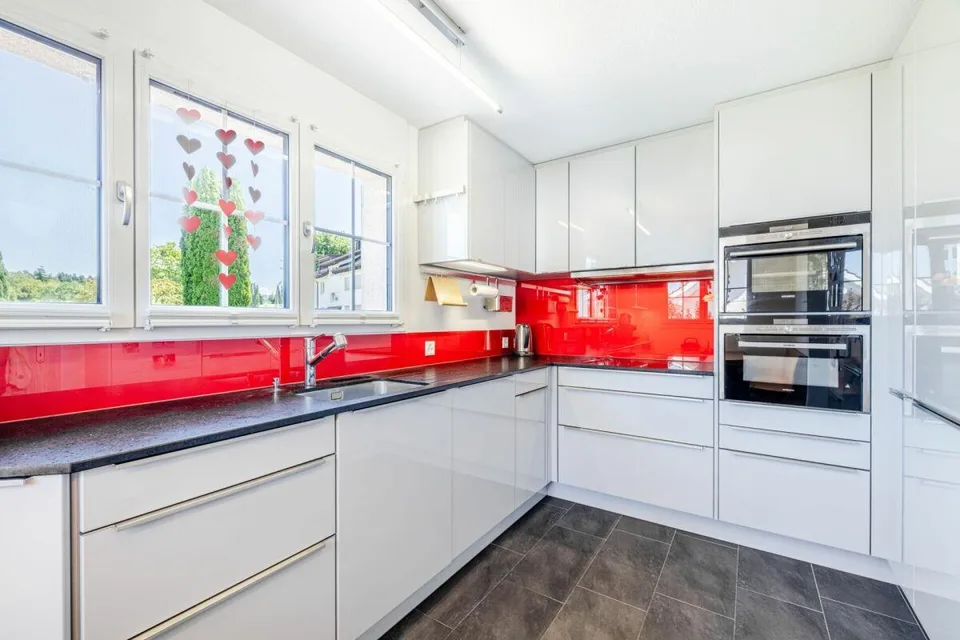 Maison unifamiliale 5,5 pièces avec garage double, grand jardin et jacuzzi