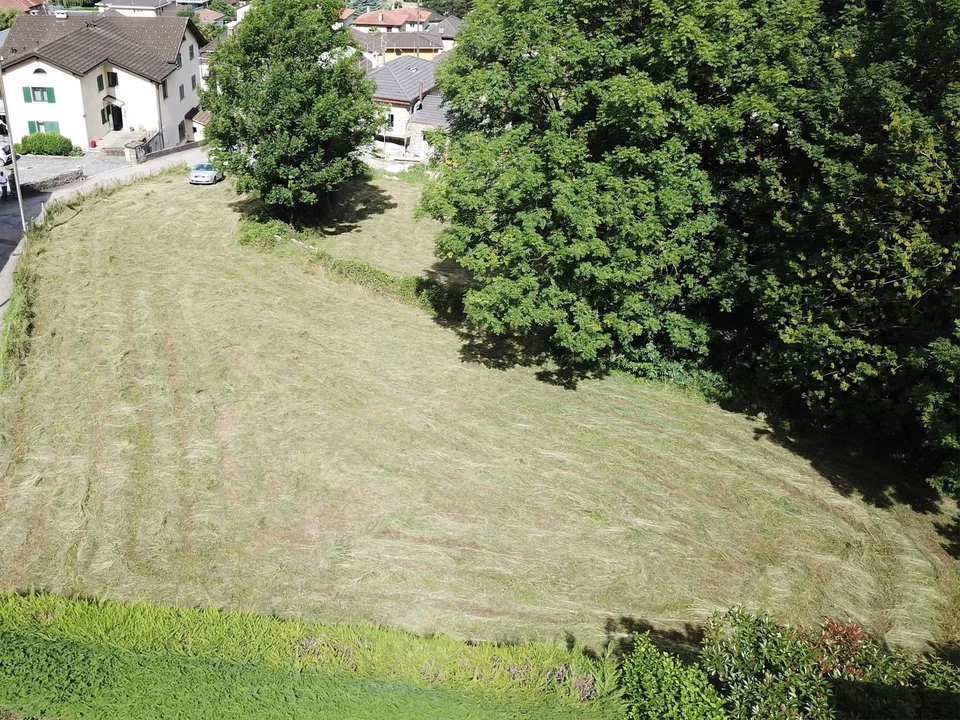 Terreno edificabile soleggiato a Claro, 557 m²
