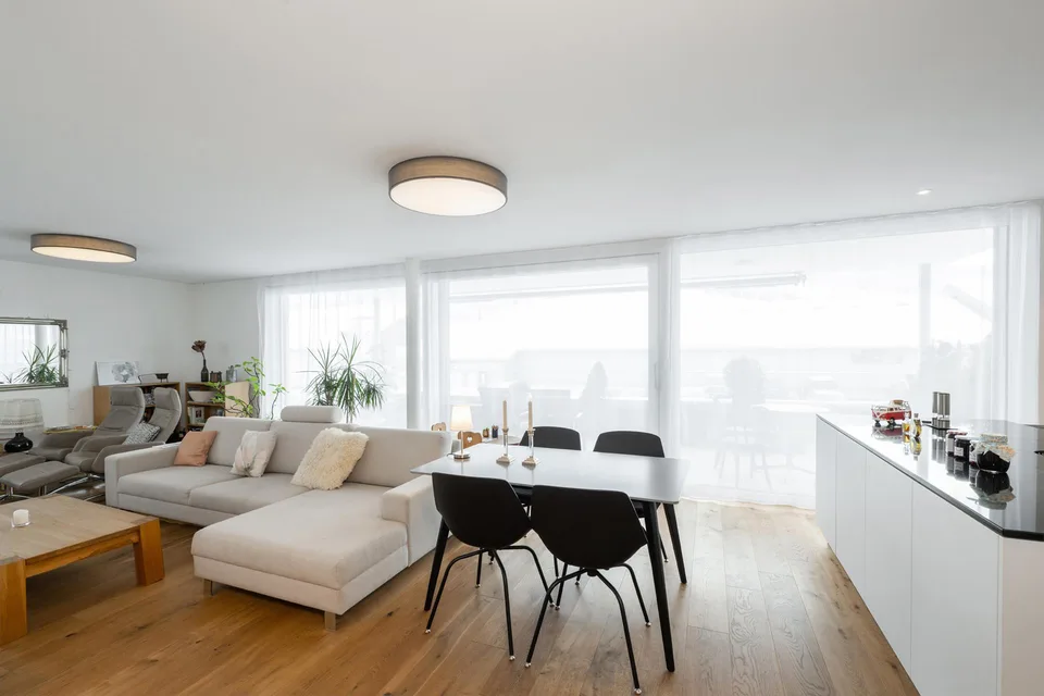 helle 4.5 Zimmer Wohnung
