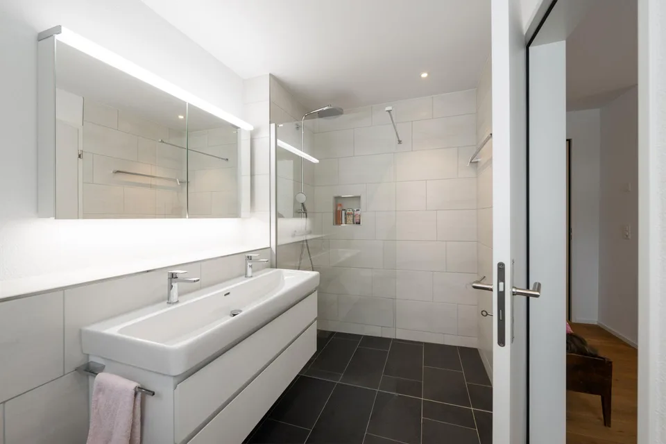 helle 4.5 Zimmer Wohnung