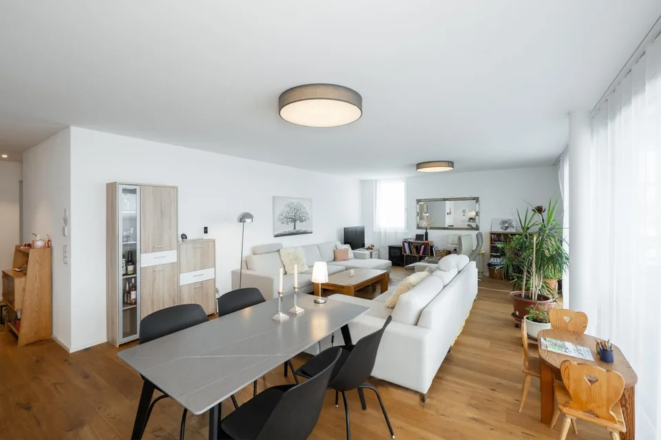 helle 4.5 Zimmer Wohnung