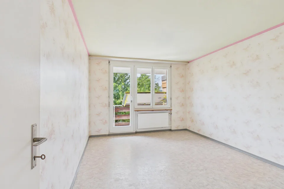 Vivre à proximité du lac de Bienne – maison mitoyenne 5 pièces avec potentiel