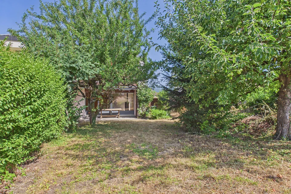 Vivre à proximité du lac de Bienne – maison mitoyenne 5 pièces avec potentiel