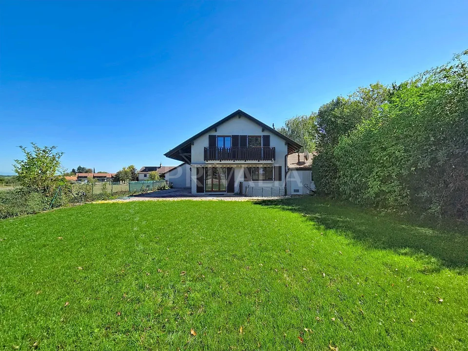 Charmante villa semi-individuelle avec vue exceptionnelle sur la ca...