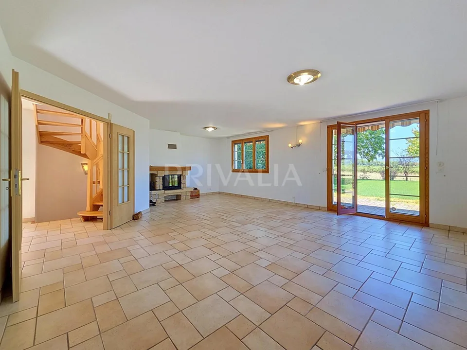 Charmante villa semi-individuelle avec vue exceptionnelle sur la ca...