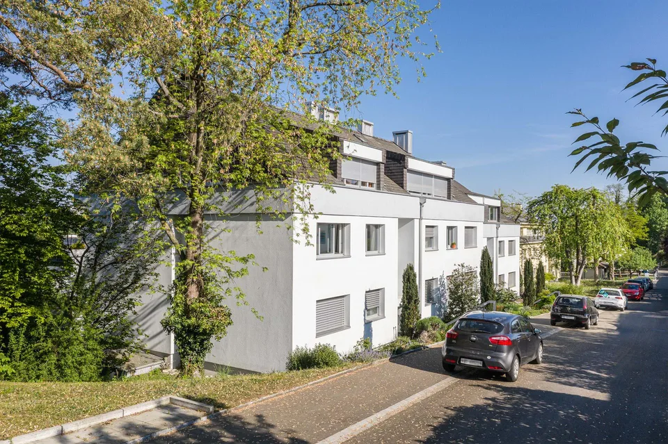 Helle & moderne Dachwohnung 79m2 - nähe ÖV & ruhig