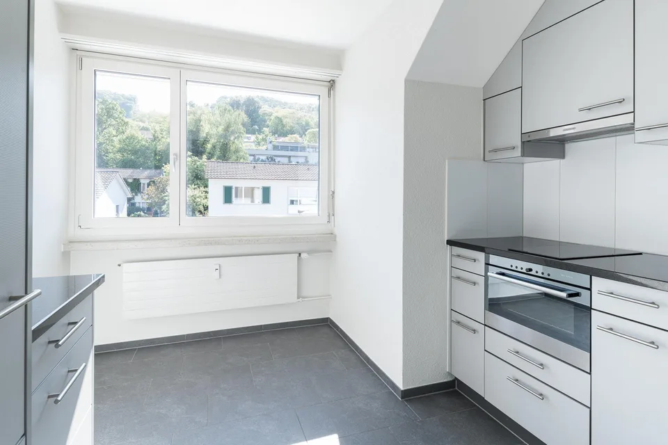 Helle & moderne Dachwohnung 79m2 - nähe ÖV & ruhig
