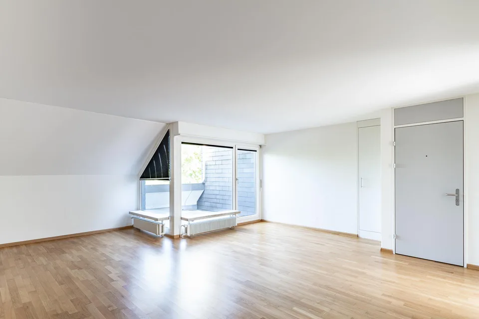 Helle & moderne Dachwohnung 79m2 - nähe ÖV & ruhig