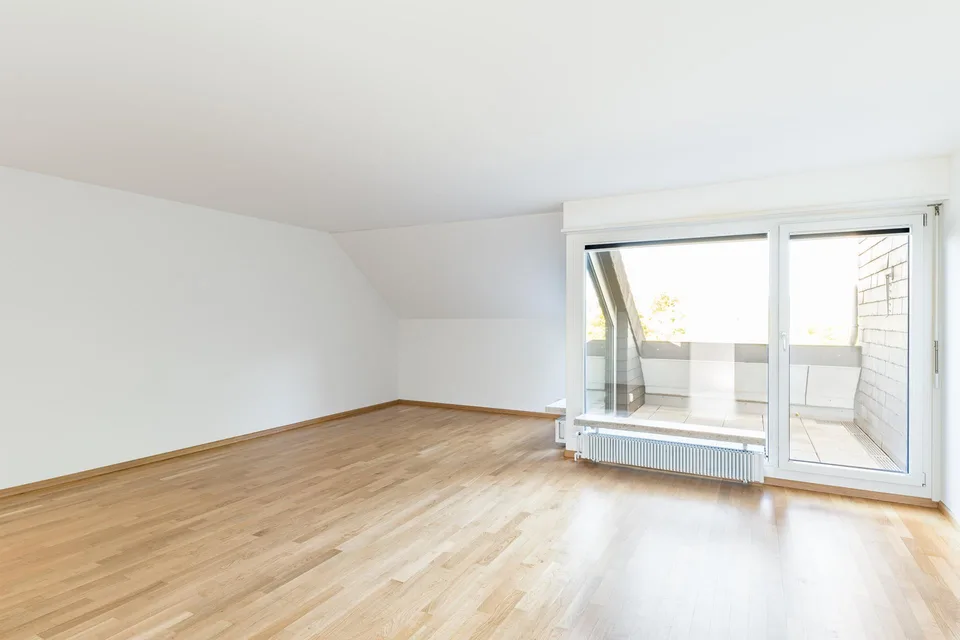 Helle & moderne Dachwohnung 79m2 - nähe ÖV & ruhig