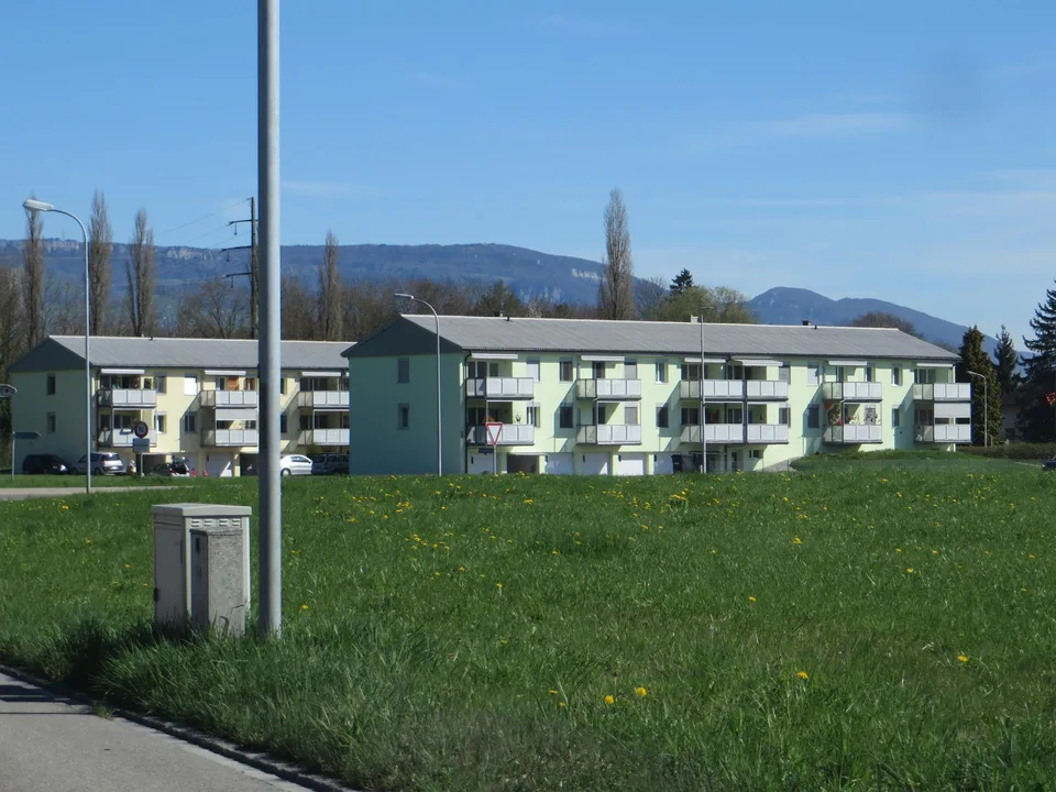 Ruhige Lage am Dorfrand, grosser Sonnenbalkon und vieles mehr