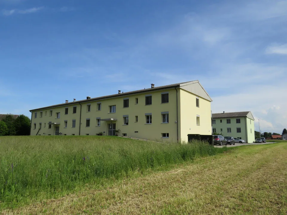 Ruhige Lage am Dorfrand, grosser Sonnenbalkon und vieles mehr