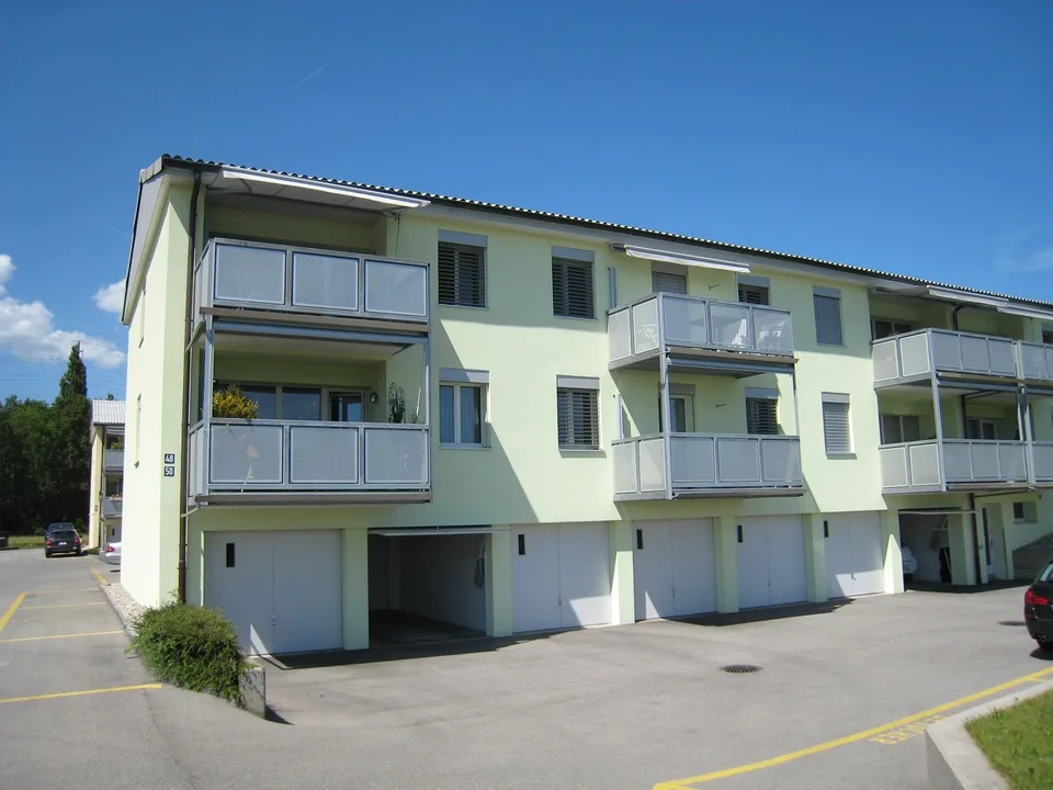 Ruhige Lage am Dorfrand, grosser Sonnenbalkon und vieles mehr
