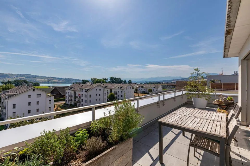 Terrassenparadies mit See- und Bergsicht