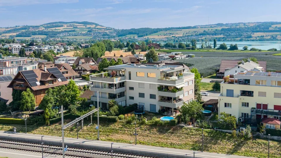 Terrassenparadies mit See- und Bergsicht