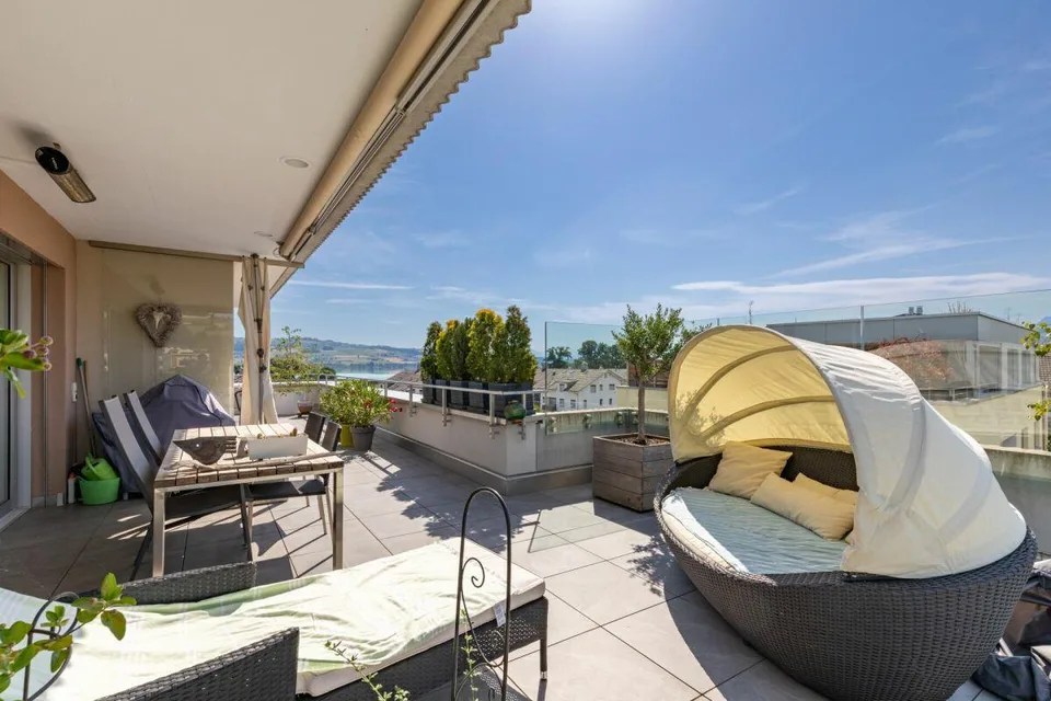 Terrassenparadies mit See- und Bergsicht