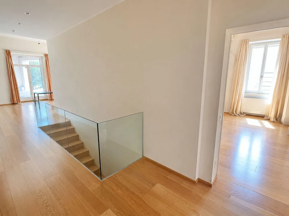 Elegant duplex with panoramic lake view