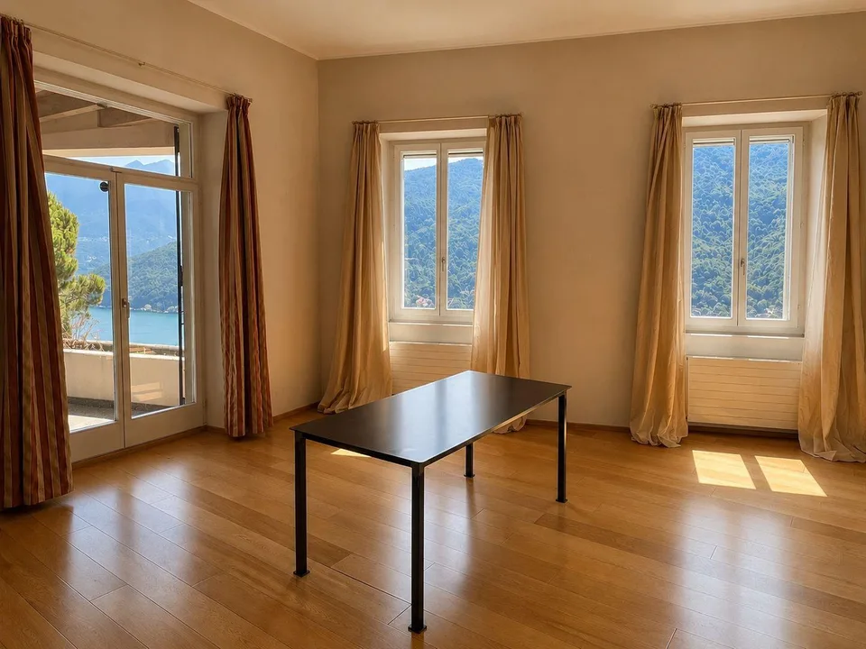 Elegant duplex with panoramic lake view