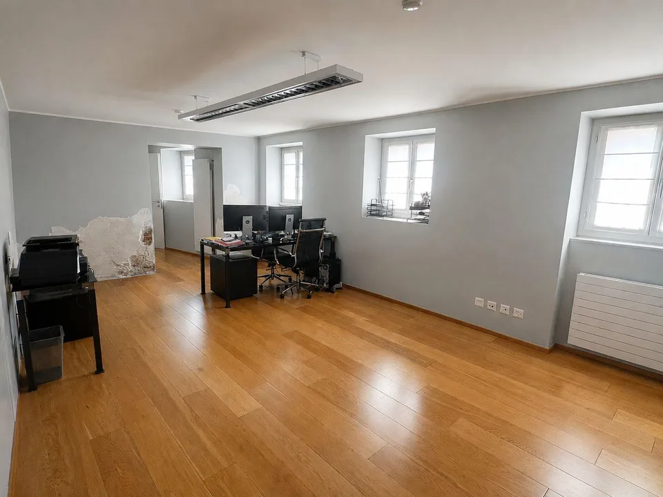 Elegant duplex with panoramic lake view