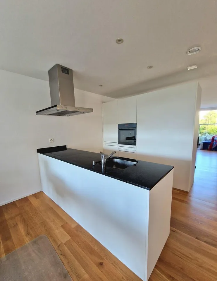 Appartement attractif de 2,5 pièces sur le Rhin