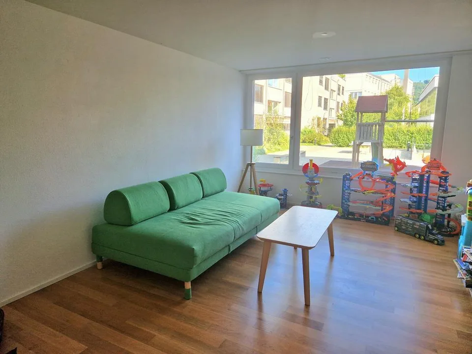 Appartement attractif de 2,5 pièces sur le Rhin