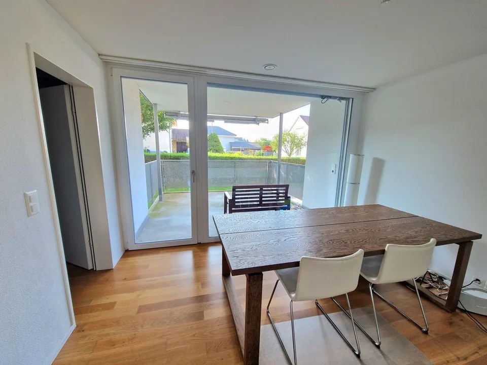 Appartement attractif de 2,5 pièces sur le Rhin
