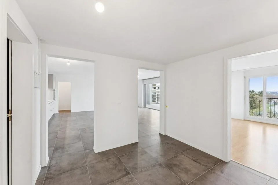 Einzigartige Gelegenheit! Wunderschönes renoviertes Apartment in der Nähe aller Annehmlichkeiten!