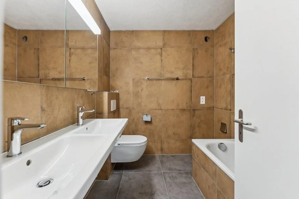Einzigartige Gelegenheit! Wunderschönes renoviertes Apartment in der Nähe aller Annehmlichkeiten!