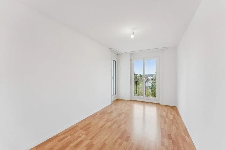 Einzigartige Gelegenheit! Wunderschönes renoviertes Apartment in der Nähe aller Annehmlichkeiten!